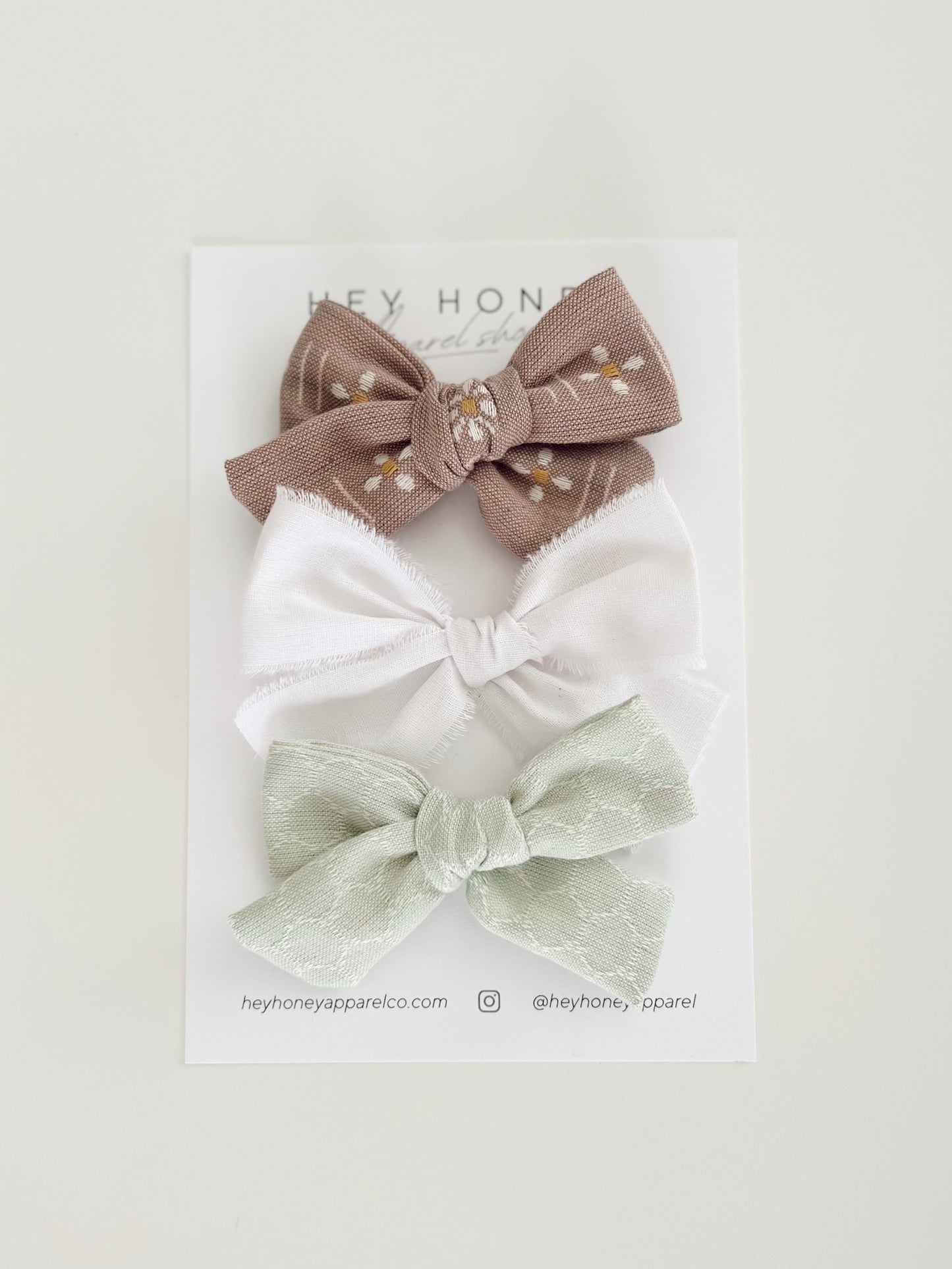 April Bow Set