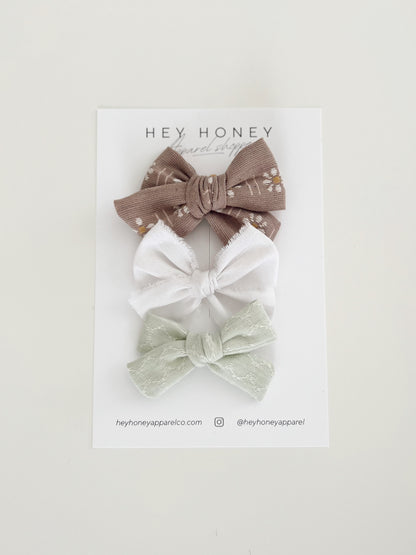 April Bow Set