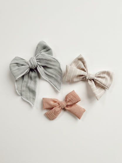 April Bow Set - 2023