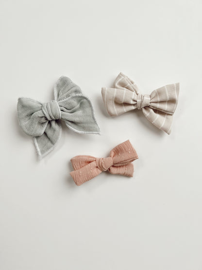 April Bow Set - 2023